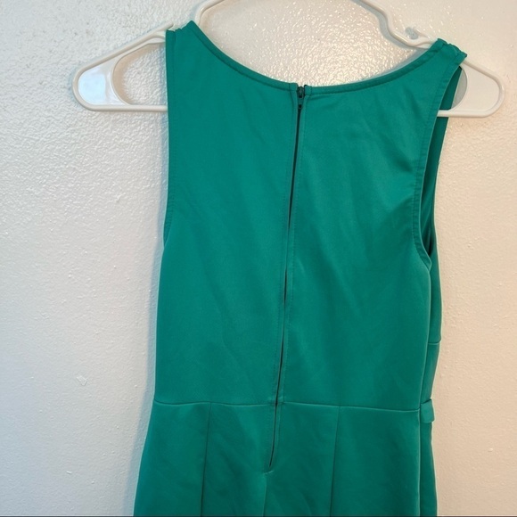 Gracie Sleeveless V-Neck Mini Dress Green - Picture 8 of 10